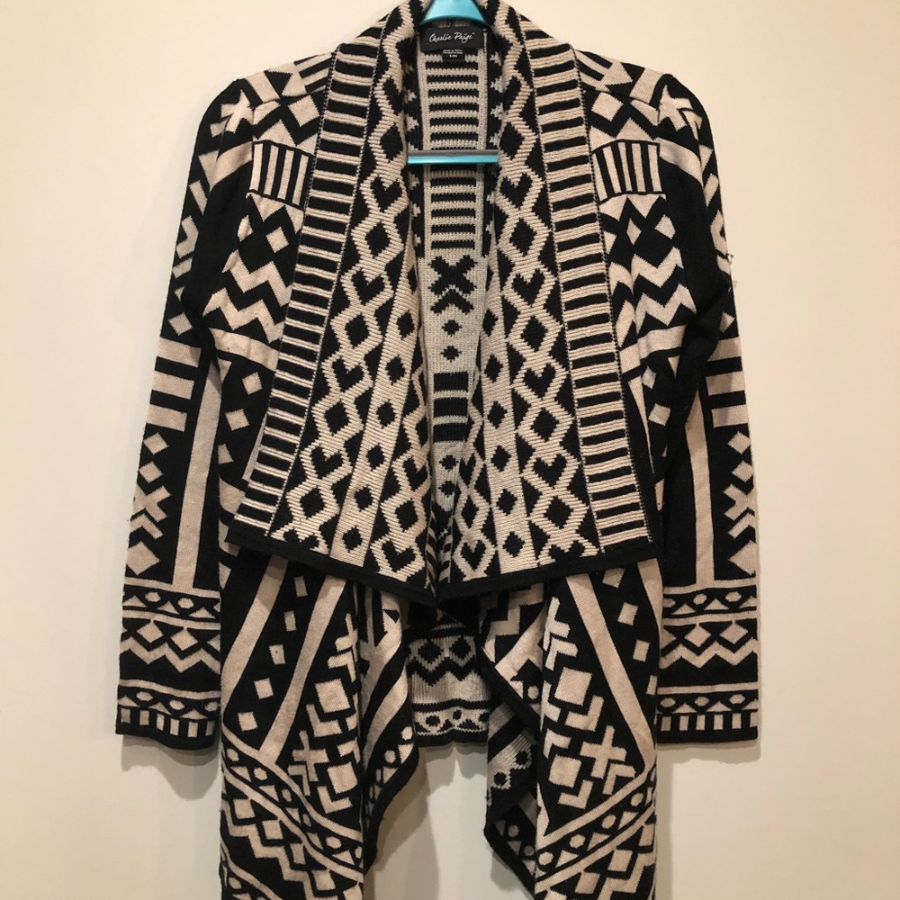 Charlie Paige Black & White Patterned Sweater